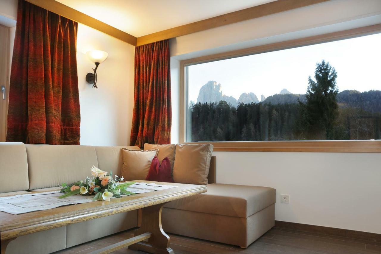 Apartment Kristyn Urtijëi Buitenkant foto